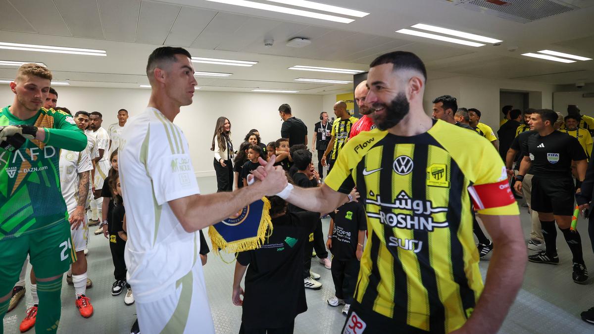 Ronaldo ‘nổ súng’, Al Nassr vẫn thua đội bóng có Benzema - Ảnh 1