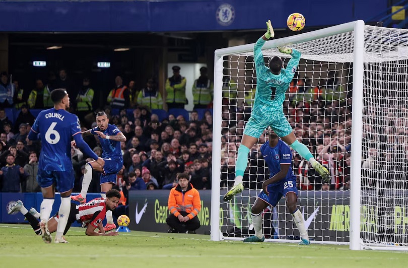 Chelsea phả hơi nóng vào gáy Liverpool - Ảnh 1