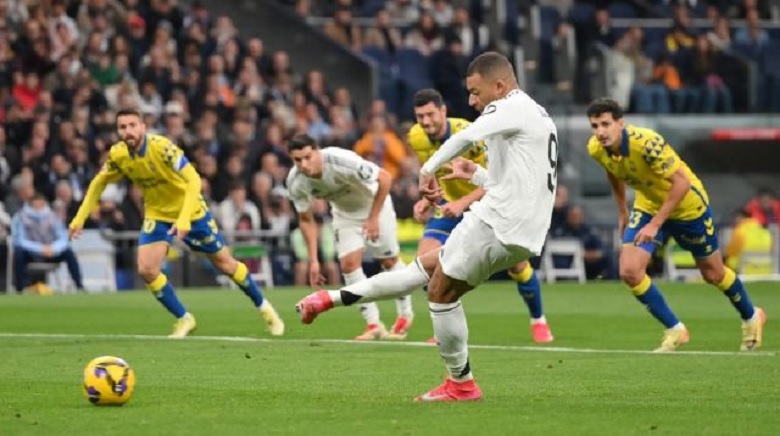 Đánh bại Las Palmas, Real Madrid vươn lên đỉnh bảng - Ảnh 1