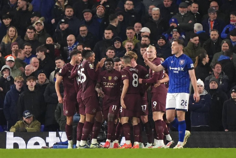 Man City trở lại Top 4 sau màn vùi dập Ipswich - Ảnh 1