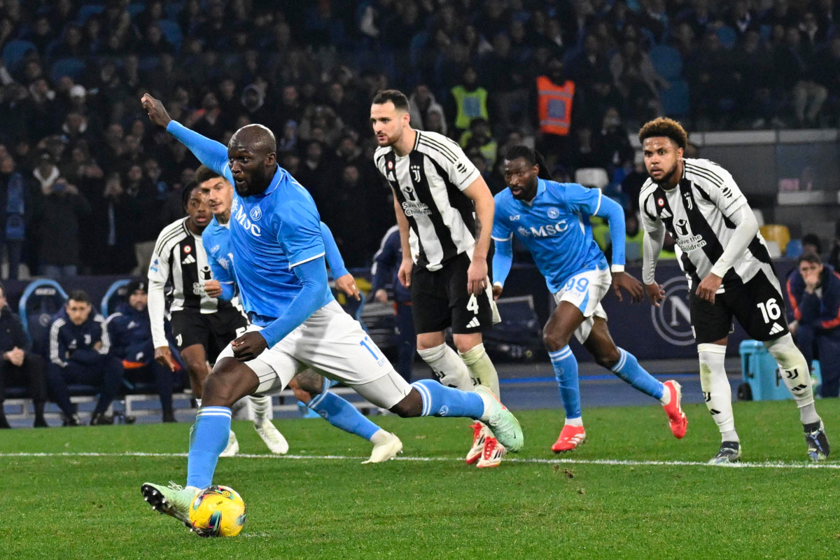 Kết quả bóng đá hôm nay 26/1: Napoli vượt qua Juventus - Ảnh 1