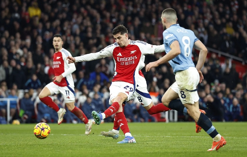 Vùi dập Man City, Arsenal tiếp tục ‘mơ’ về ngôi vương Ngoại hạng Anh - Ảnh 1