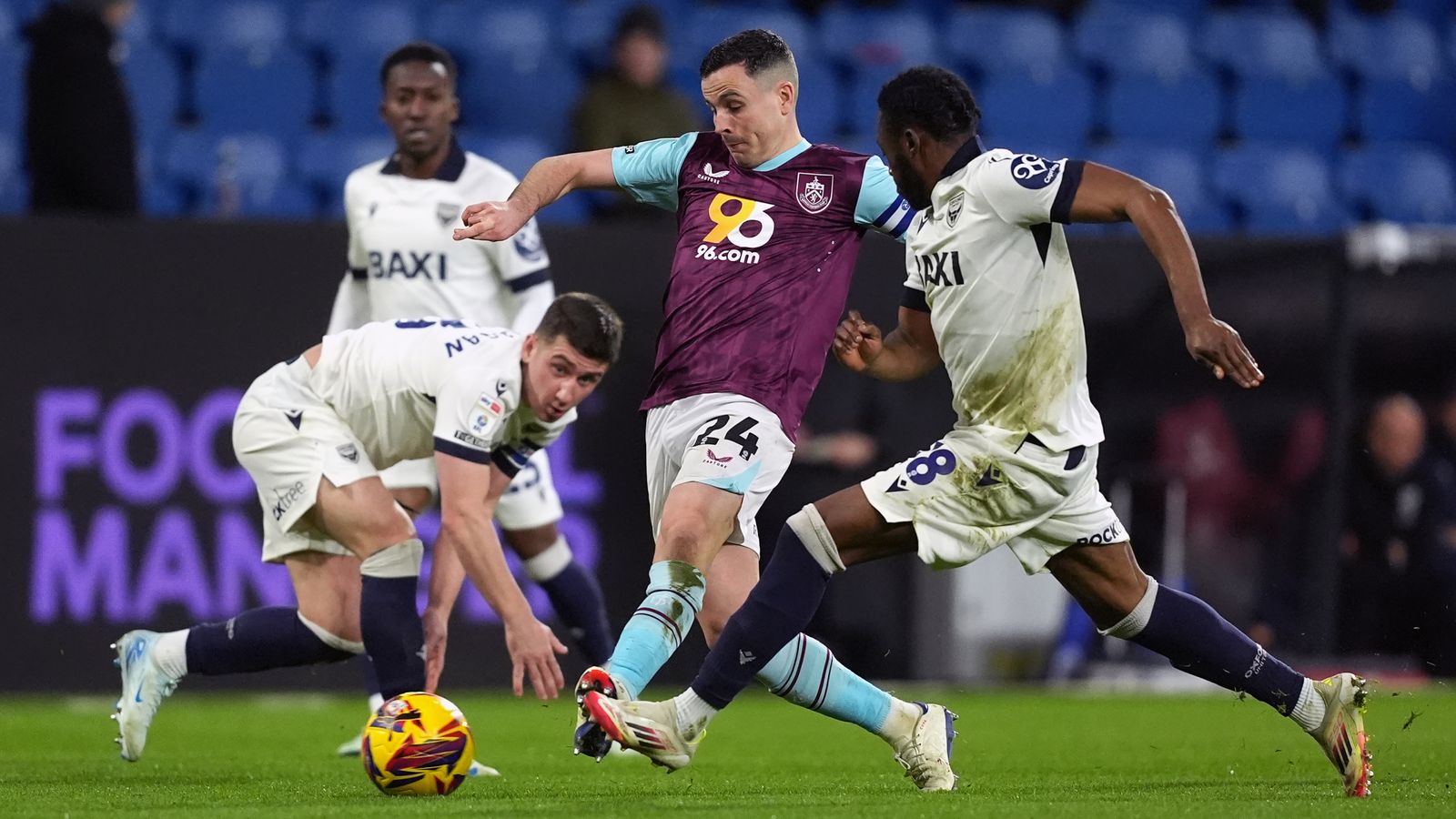 Kết quả bóng đá hôm nay 5/2: Burnley đánh bại Oxford United - Ảnh 1