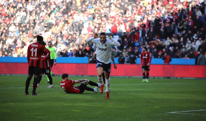 Kết quả bóng đá hôm nay tối 27/2: Fenerbahce hủy diệt Gazisehir Gaziantep - Ảnh 1