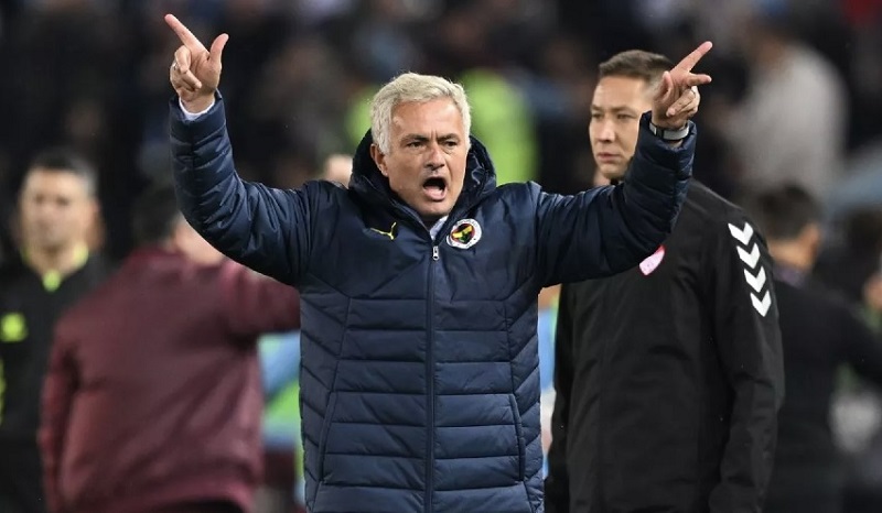 Mourinho nhận án phạt nặng - Ảnh 1