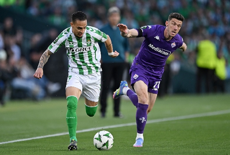 Antony lập siêu phẩm, Betis rộng đường vào chung kết cúp C3 - Ảnh 1