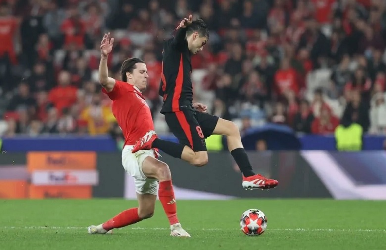 Real Madrid muốn bắt tay với MU trong thương vụ Alvaro Carreras - Ảnh 1