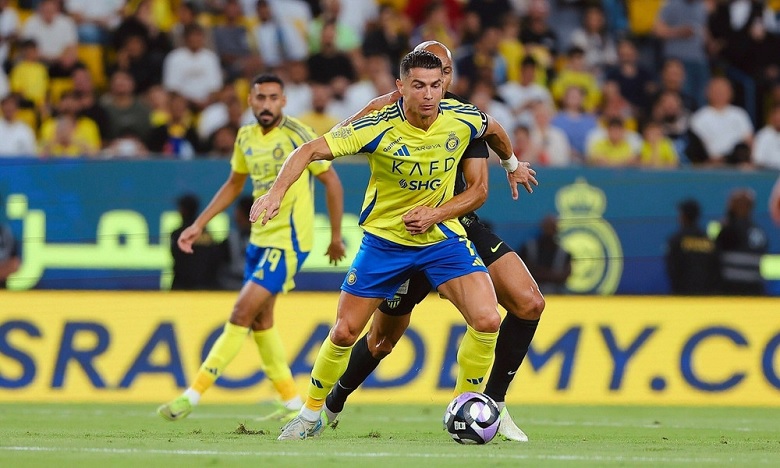 Ronaldo im tiếng trong ngày Al Nassr thua ngược Al Ittihad - Ảnh 1