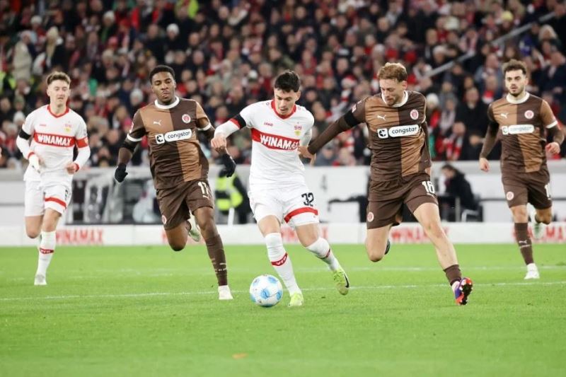 Nhận định, Soi kèo Frankfurt vs St. Pauli 22h30 ngày 11/05: Hòa là đẹp - Ảnh 1
