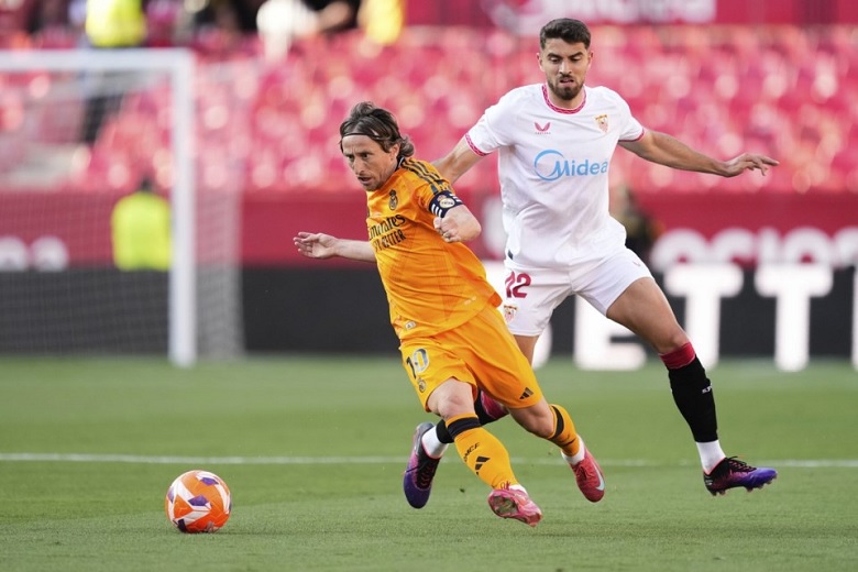 Modric nhận nhiều đề nghị hấp dẫn từ Qatar, Saudi Arabia và Mỹ - Ảnh 1