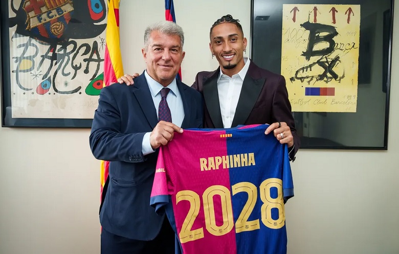 Raphinha đồng ý ở lại Barcelona đến năm 32 tuổi - Ảnh 2
