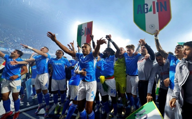 Hơn Inter 1 điểm, Napoli đăng quang Serie A lần thứ 4 trong lịch sử - Ảnh 1