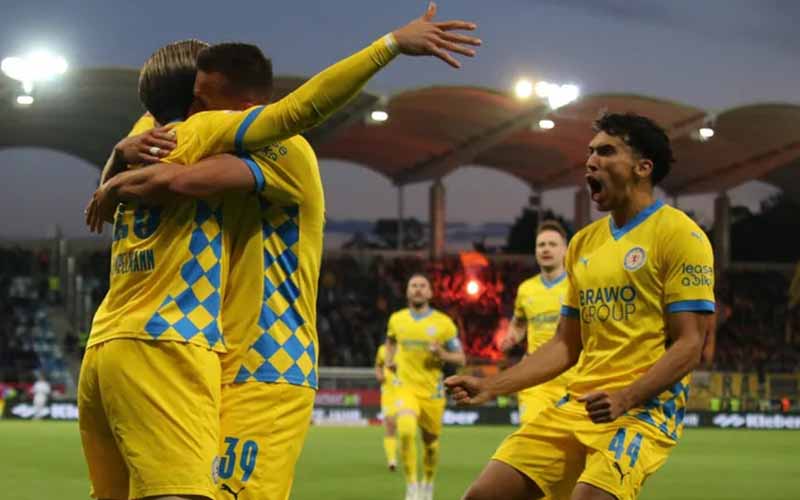 Nhận định, Soi kèo Eintracht Braunschweig vs Saarbrucken 1h30 ngày 28/5: Niềm vui cho chủ nhà - Ảnh 1
