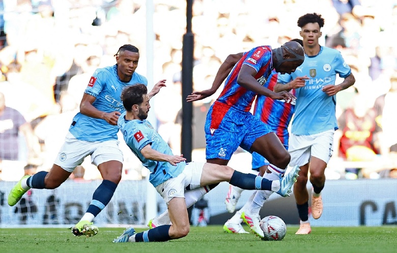 Crystal Palace có nguy cơ bị loại khỏi Cúp C2 - Ảnh 1