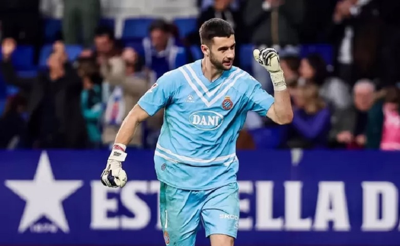Joan Garcia sắp trở thành thủ môn số 1 của Barca - Ảnh 1