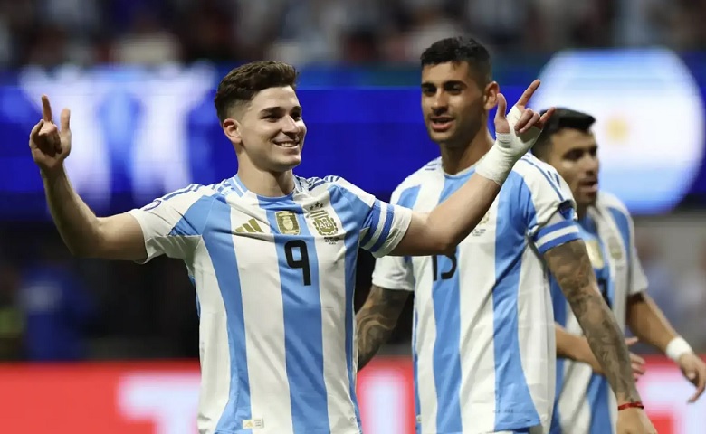 Messi im tiếng, Argentina vẫn hạ knock-out Chile - Ảnh 1