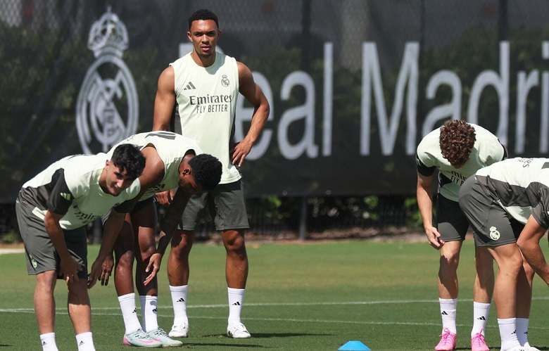 Alexander-Arnold có thể đá chính trận gặp Al Hilal - Ảnh 1