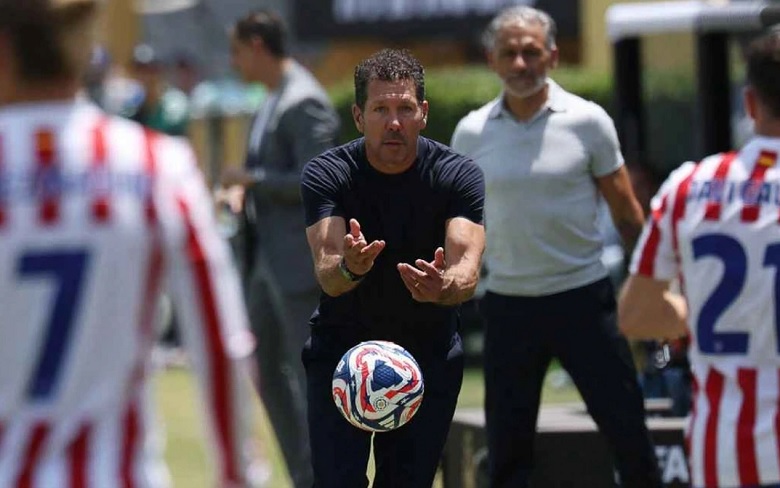HLV Simeone đổ lỗi cho trọng tài khiến Atletico bị loại sớm - Ảnh 1