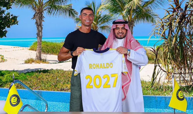 Ronaldo nhận 15% cổ phần khi tái ký hợp đồng với Al Nassr - Ảnh 1