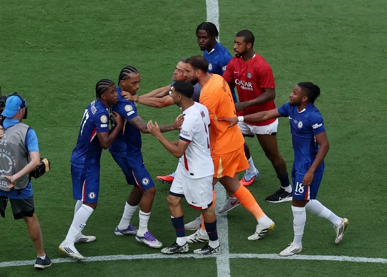 HLV Enrique lên tiếng sau cú tát gây bão với Joao Pedro - Ảnh 1