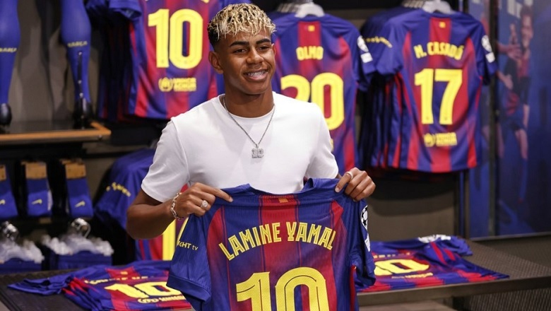 Lamine Yamal nhận áo số 10 huyền thoại tại Barcelona