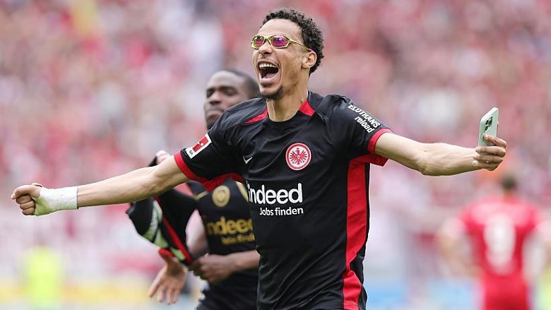 Hé lộ mức lương hậu hĩnh của Ekitike tại Liverpool - Ảnh 1