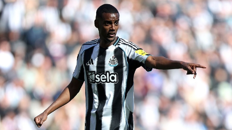 Isak gây sức ép, đòi lương 300.000 bảng/tuần tại Newcastle - Ảnh 1