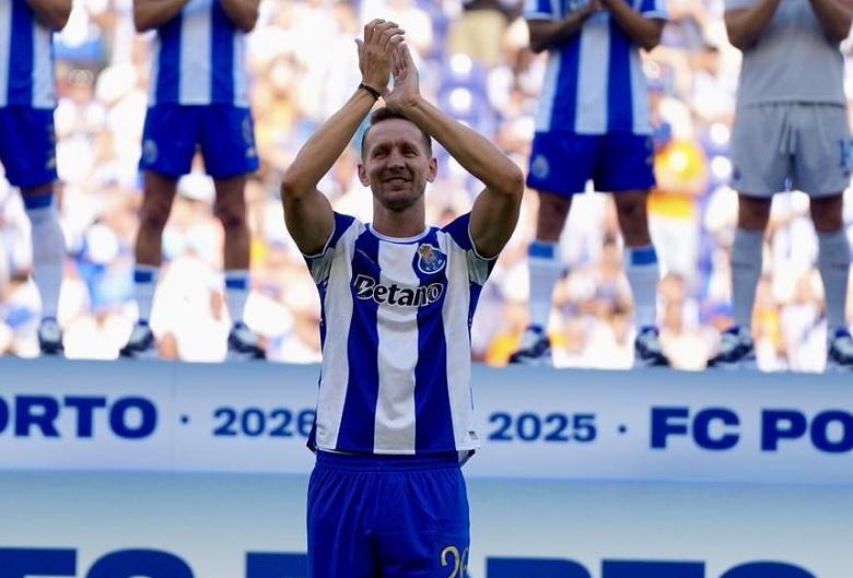 Luuk de Jong tái xuất đầy bất ngờ trong màu áo Porto - Ảnh 1