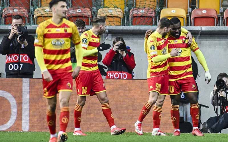 Nhận định, Soi kèo Jagiellonia Bialystok vs Silkeborg 1h15 ngày 15/8: Khó lật thế cờ - Ảnh 1