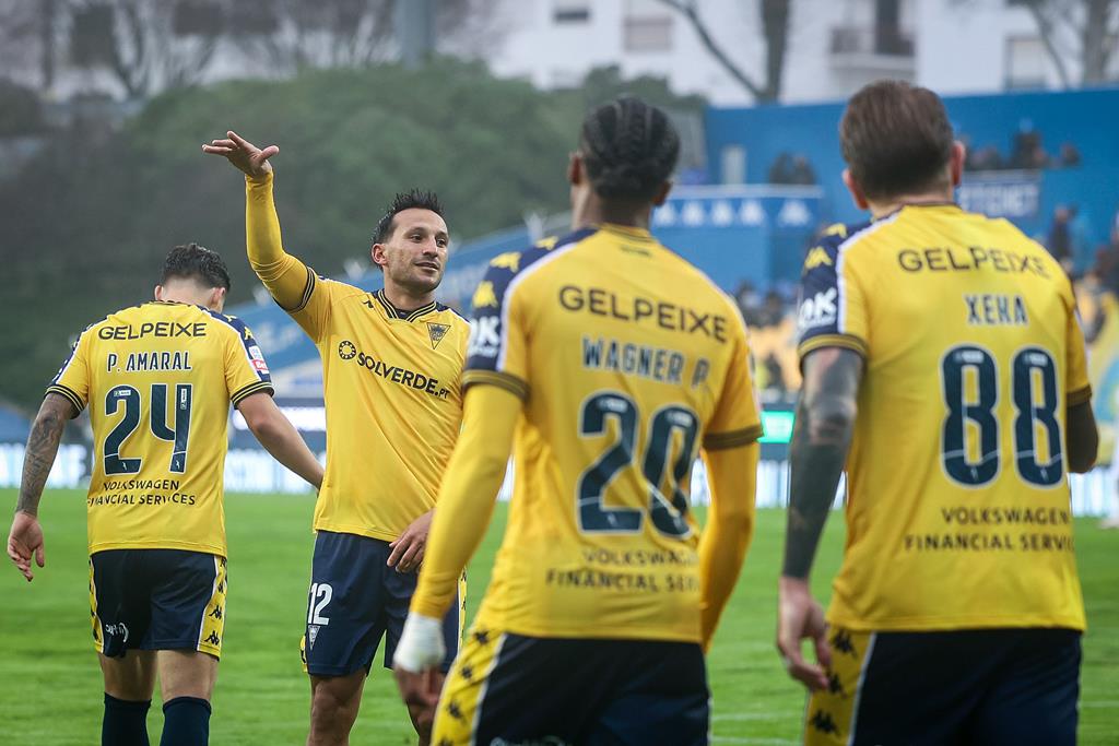 Nhận định, Soi kèo Vitoria Guimaraes vs Estoril Praia, 0h ngày 17/08: Ưu thế sân nhà - Ảnh 1