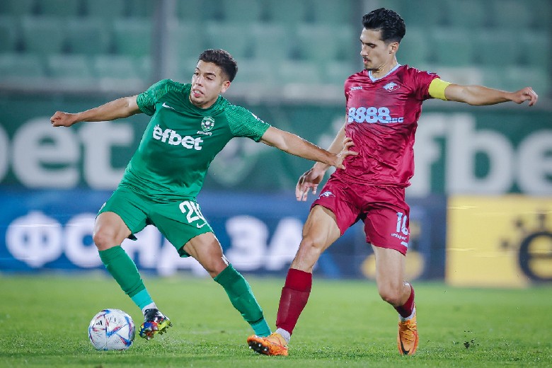 Sơ đồ minh họa cặp đấu Septemvri Sofia vs Dobrudzha ngày 18/8, nhấn mạnh bối cảnh trái ngược và mục tiêu của mỗi đội