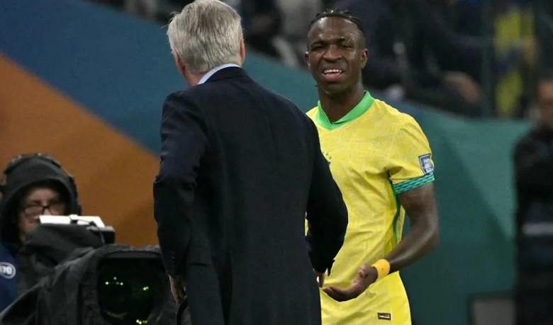 HLV Ancelotti gạch tên Vinicius khỏi danh sách triệu tập ĐT Brazil - Ảnh 1