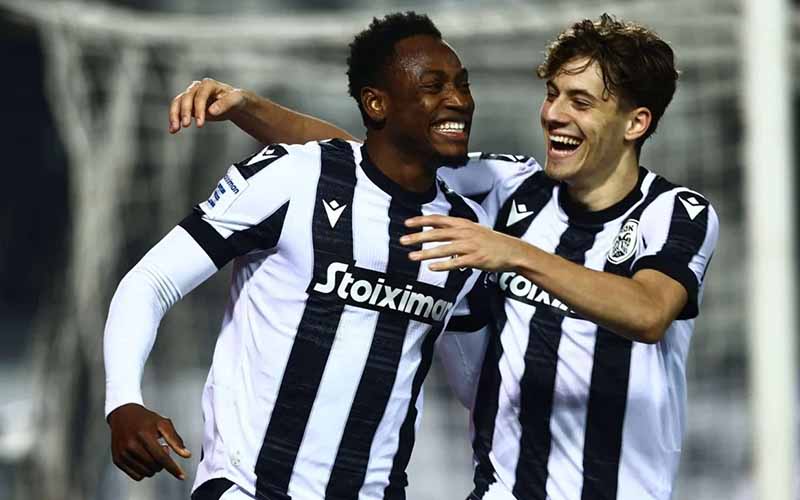 Cầu thủ NK Rijeka và PAOK FC đối đầu trên sân, minh họa cho nhận định trận đấu căng thẳng.