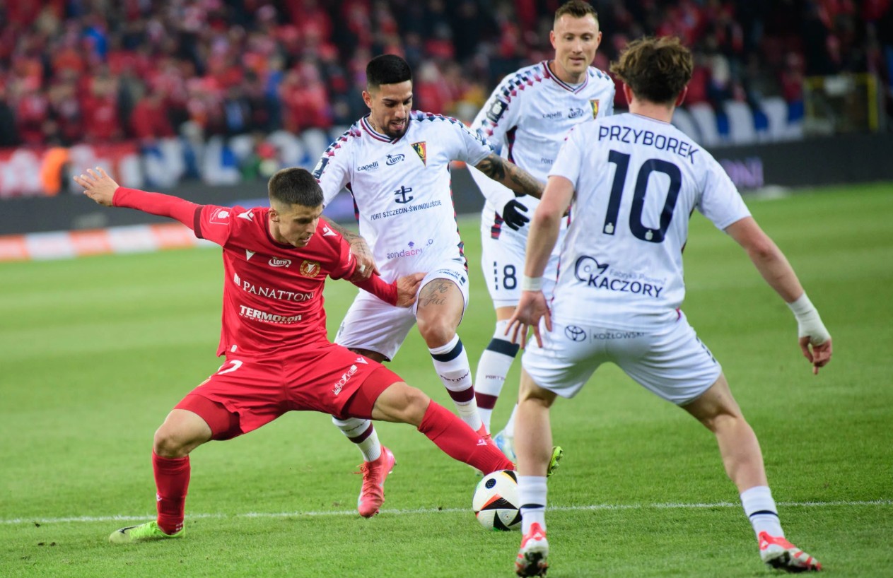 Widzew Lodz tiếp đón Pogon Szczecin tại Ekstraklasa, cả hai cùng khát thắng