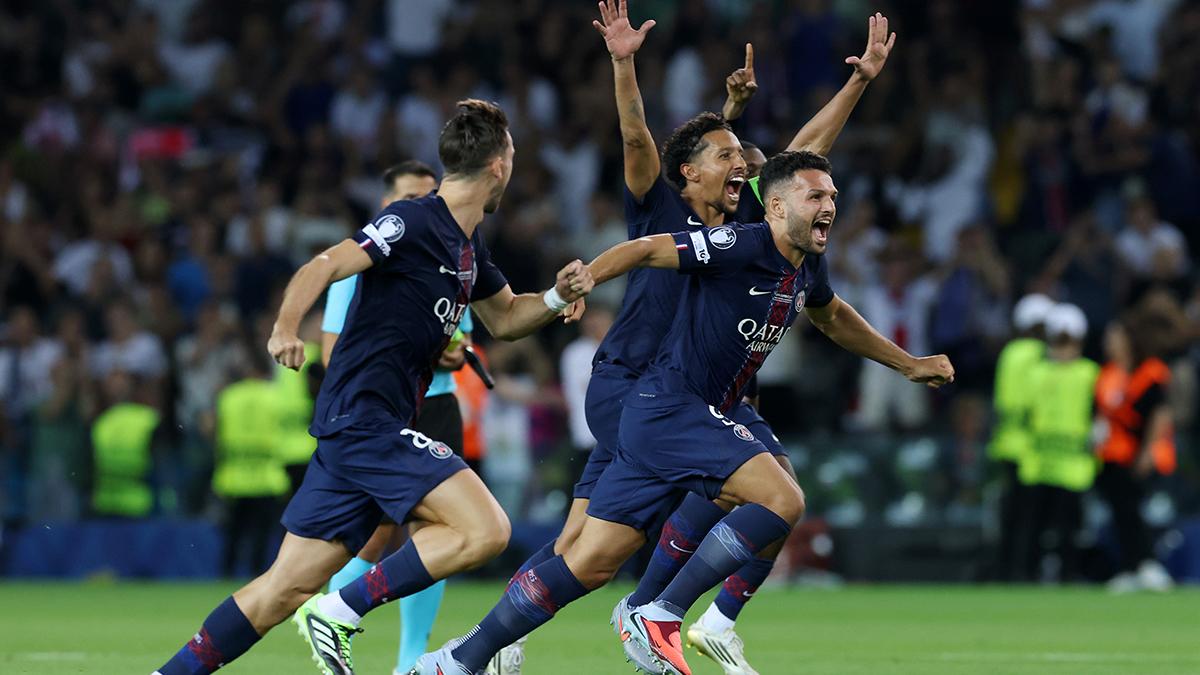 Pha tấn công biên tạo phạt góc của cầu thủ PSG trong trận đấu với đối thủ, minh họa sức ép liên tục.