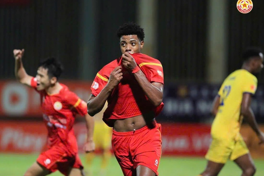 Hải Phòng thi đấu trên sân nhà Lạch Tray mùa giải V-League