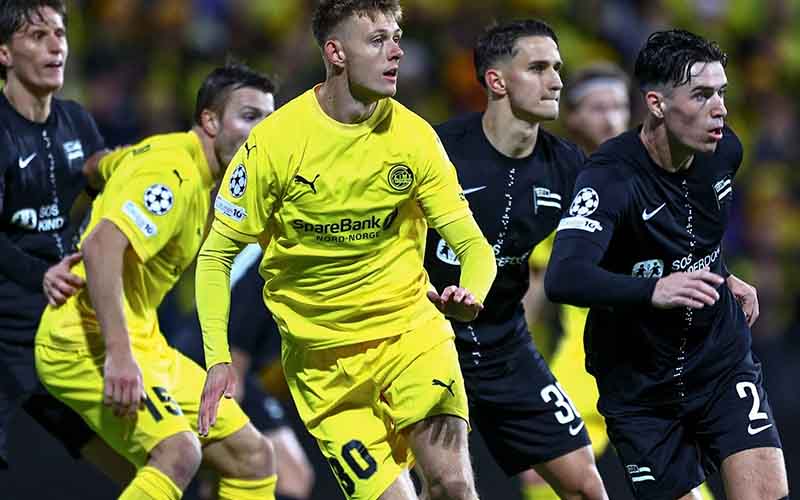 Cầu thủ Sturm Graz và Bodo Glimt tranh bóng trên sân, minh họa cho trận đấu sắp diễn ra