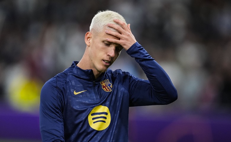 Tiền vệ Dani Olmo của Barcelona lo lắng về tương lai thi đấu do rắc rối đăng ký với La Liga