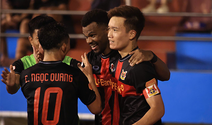Cầu thủ Đà Nẵng đang thi đấu trên sân nhà trước sức ép của V-League
