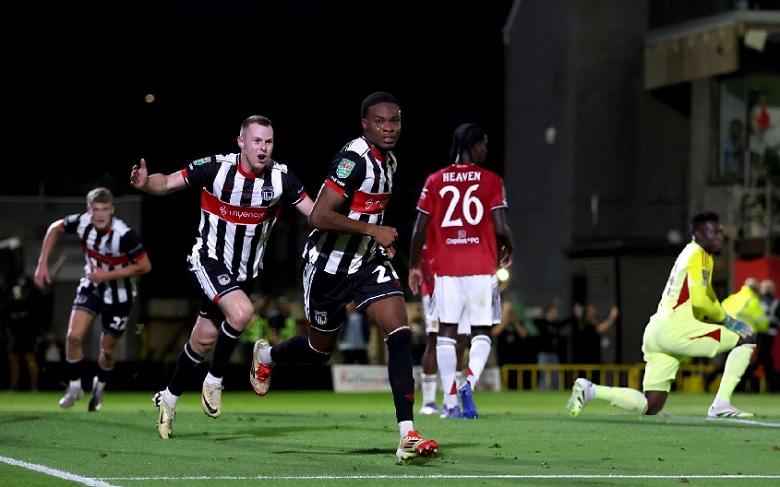 MU muối mặt rời Cúp Liên đoàn sau cú sốc từ đội hạng 4 - Ảnh 1