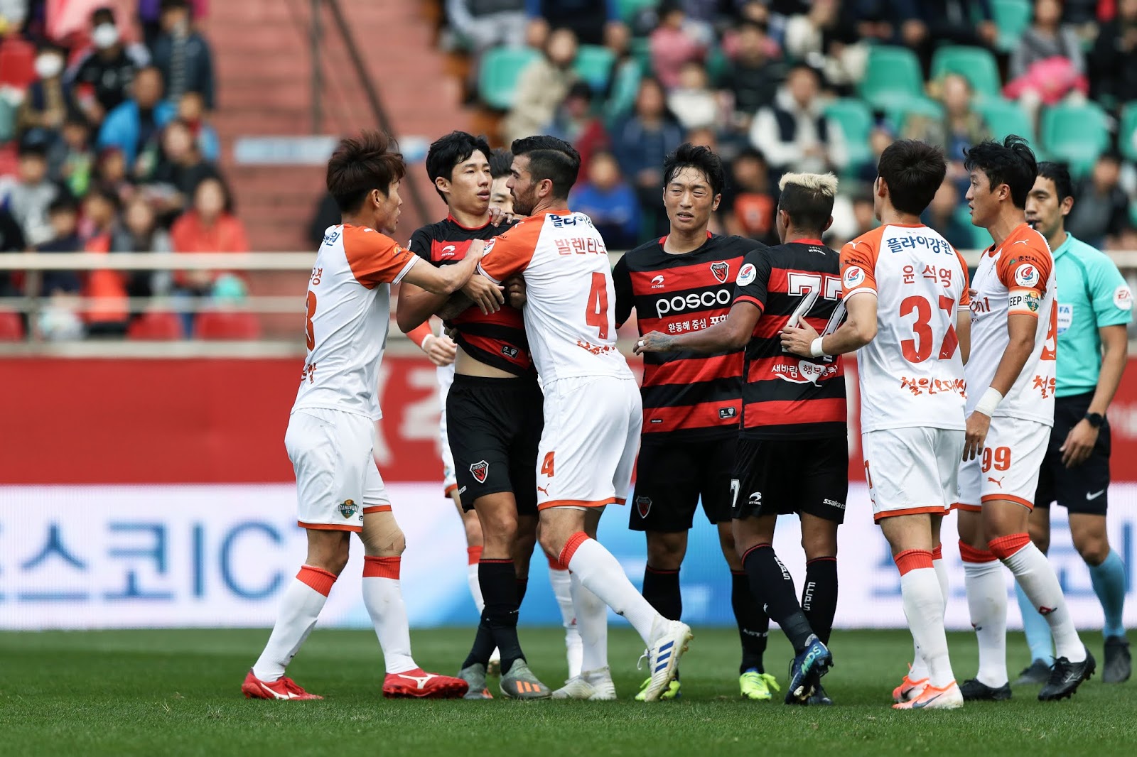 Tiền đạo Jorge Luiz của Pohang Steelers, người hùng lập cú đúp trước Jeonbuk