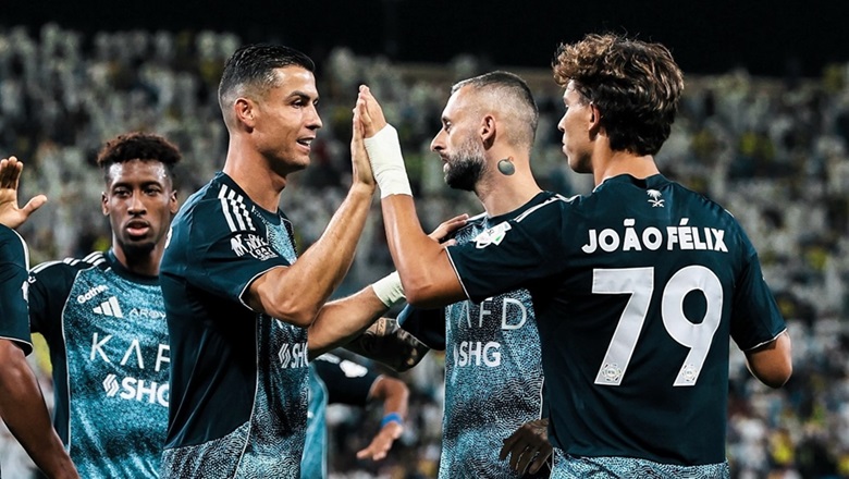Ronaldo ghi bàn 24 mùa giải liên tiếp - Ảnh 1