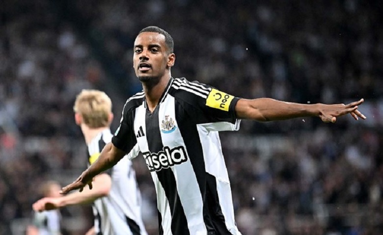 Newcastle đồng ý bán Isak với mức giá 130 triệu bảng - Ảnh 1