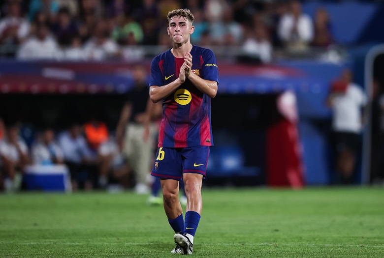Fermin Lopez trong màu áo Barcelona, tiếp tục gắn bó với đội bóng sau khi thương vụ chuyển nhượng đến Chelsea thất bại.