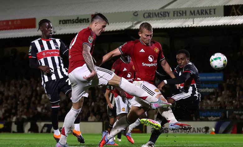 MU chấp nhận bị loại ở Cúp Liên đoàn dù đối thủ sai luật - Ảnh 1