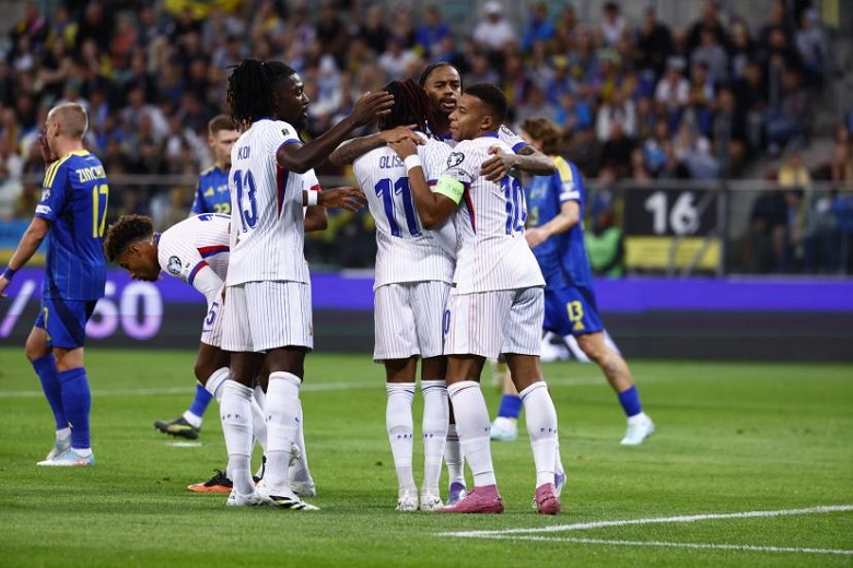 Kylian Mbappe ăn mừng bàn thắng, góp phần vào chiến thắng 2-0 của đội tuyển Pháp trước Ukraine ở vòng loại World Cup 2026