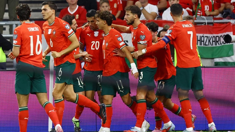 Cristiano Ronaldo ăn mừng bàn thắng, góp công giúp Bồ Đào Nha ngược dòng thắng Hungary 3-2