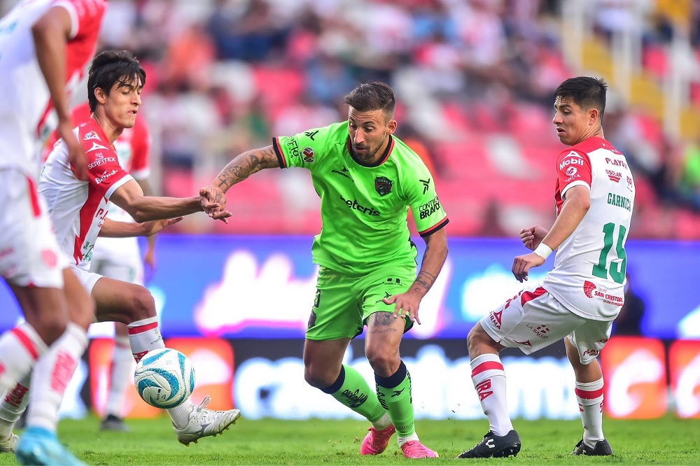 Cầu thủ Club Necaxa ăn mừng bàn thắng trên sân nhà