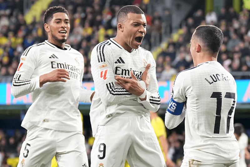 Cầu thủ Real Madrid ăn mừng bàn thắng trong một trận đấu Champions League, thể hiện phong độ thăng hoa trước thềm cuộc đối đầu Marseille tại Bernabeu.