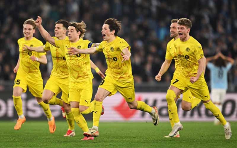 Hai đội bóng Slavia Praha và Bodo Glimt đang thi đấu trên sân cỏ với phong độ ấn tượng